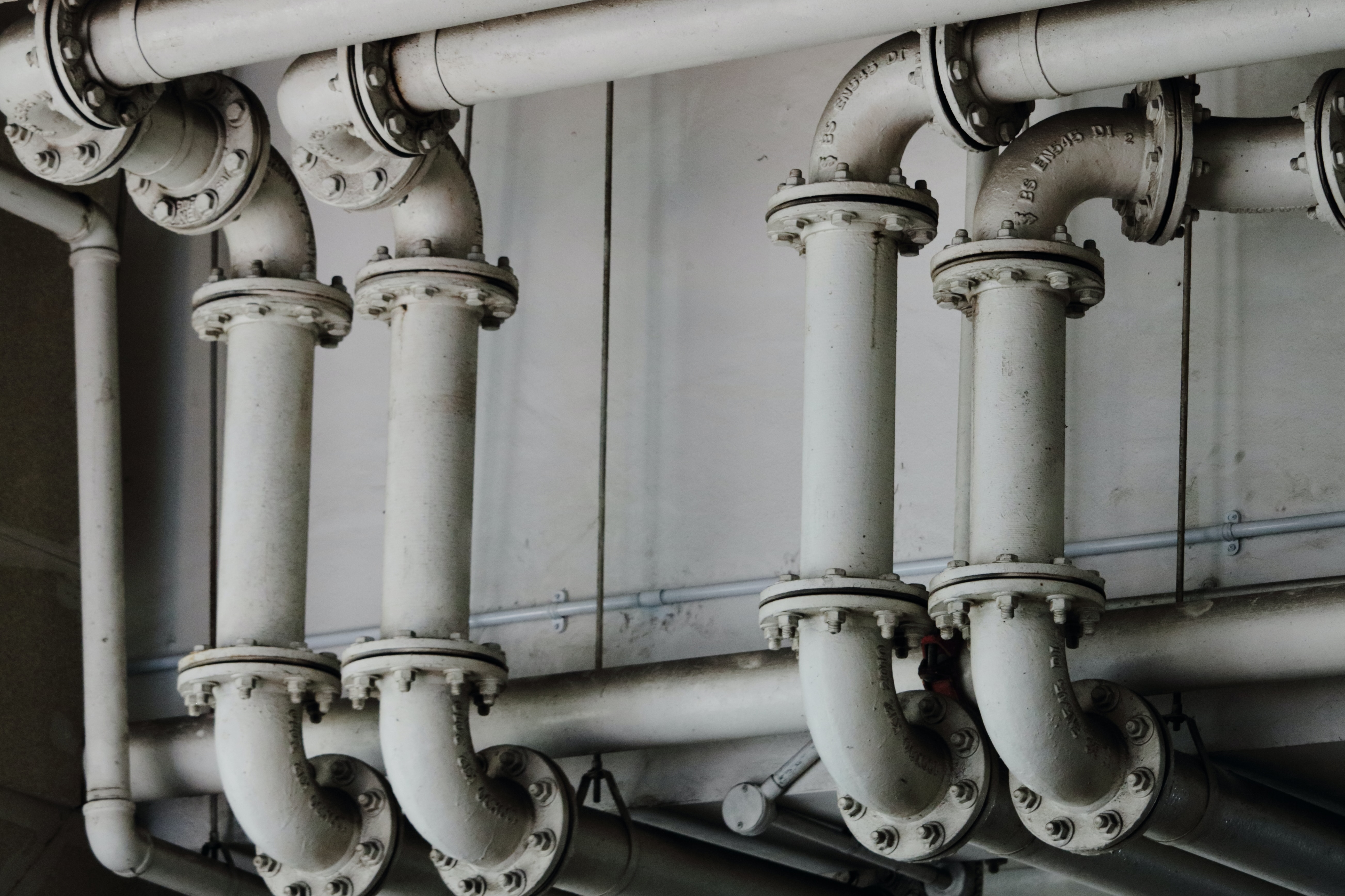 Installation et réparation des tuyaux et canalisations